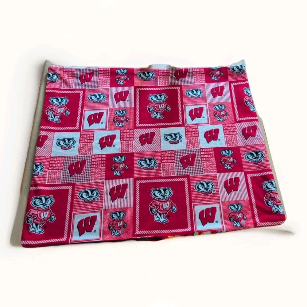 Wisconsin Badgers Fleece Blanket 43 X 50 Truck‎ Helmet 2 Sided